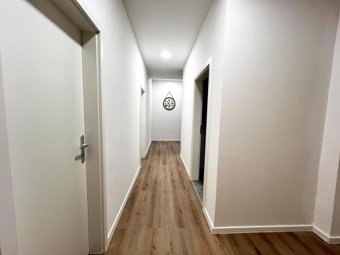 Others 3, Worker Apartments - Single Beds - Free Parking - Near Dusseldorf Airport- Fair, Duisburg