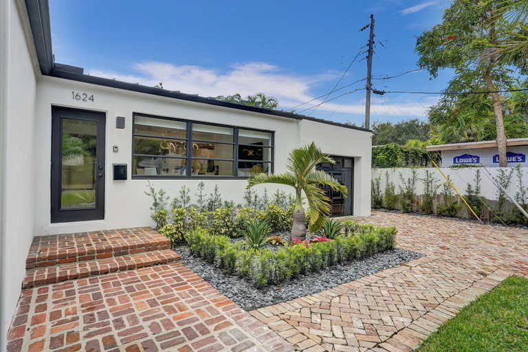 Exterior & Views 2, Hibiscus House, Broward