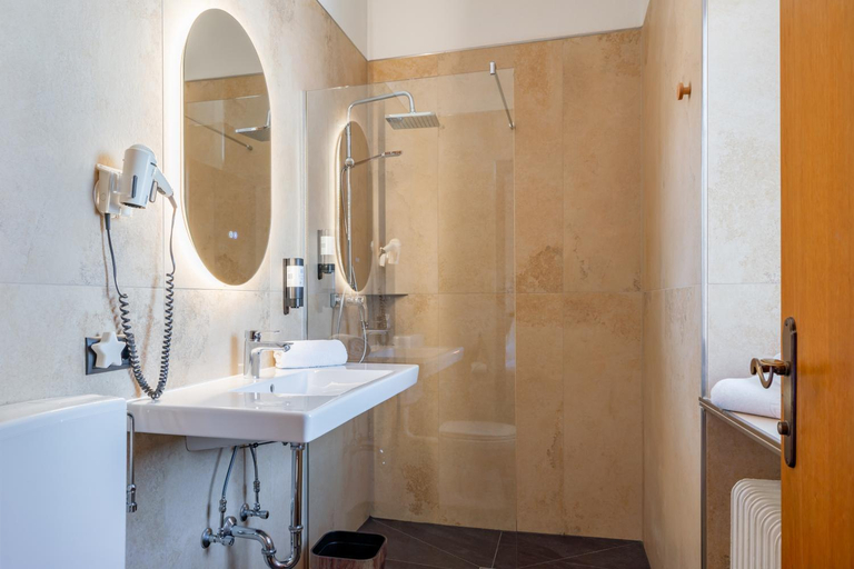 Bathroom 3, Hotel-Gasthof Post - Grossglockner Alpenstrasse FREE ENTRY !, Zell am See