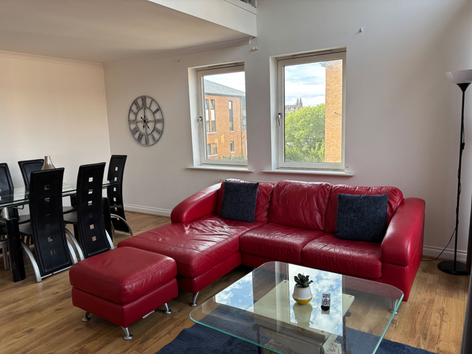 Others 2, Glasgow City Escape - Spacious 3 Bedroom Apartment, Glasgow