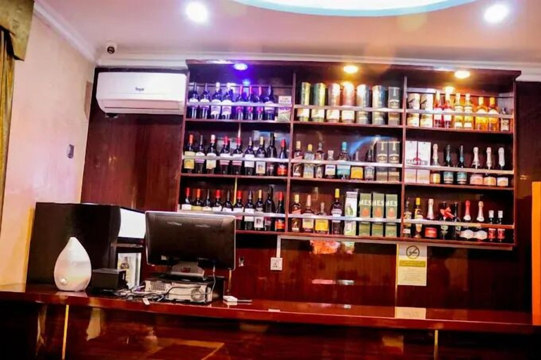 Food & Drinks 3, The Harmony Oasis Hotel and Suites, Obio/Akp