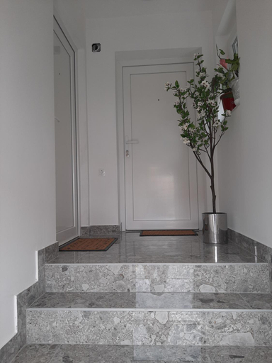 Others 5, Apartmani Show Zagreb, Zagreb
