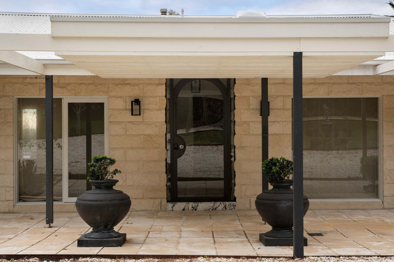 Room 4, Villa Floretti Heated Spa With Stunning Views, Melbourne
