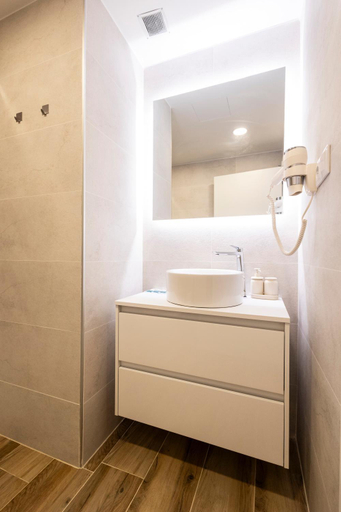 Others 5, Cortes Suites by Concept Flats, Valencia