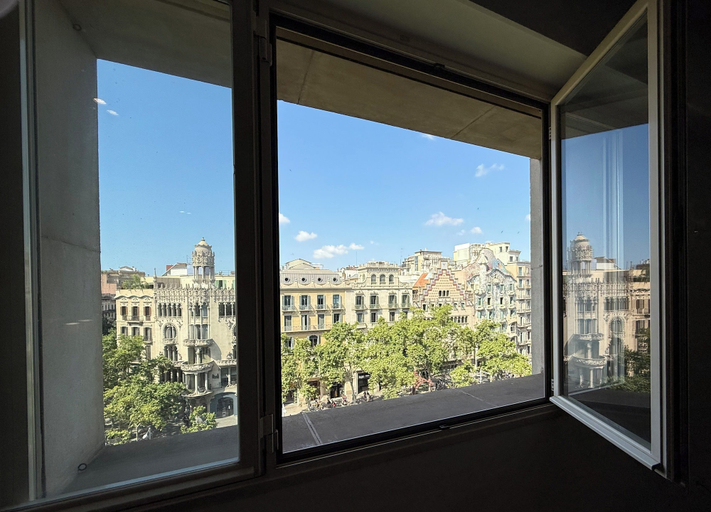 Others 5, Passeig de Gracia by Enjoybcn, Barcelona
