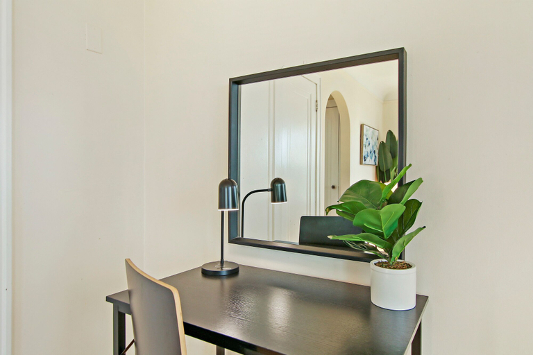 Bathroom, Elm D2, Cook