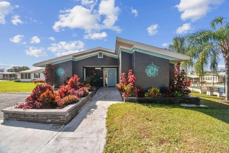 Exterior & Views 2, 2 Bed Cozy Home, Dade City, Pickle Ball, Pasco