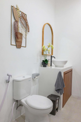 Bathroom 3, Villa Sarajevo 3BR in Pererenan Canggu Brand New, Badung