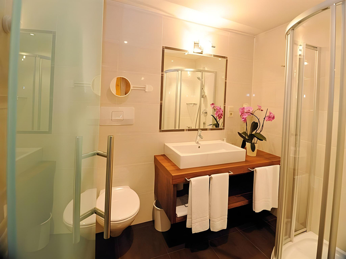 Bathroom 4, Landsitz Stroblhof, Bolzano
