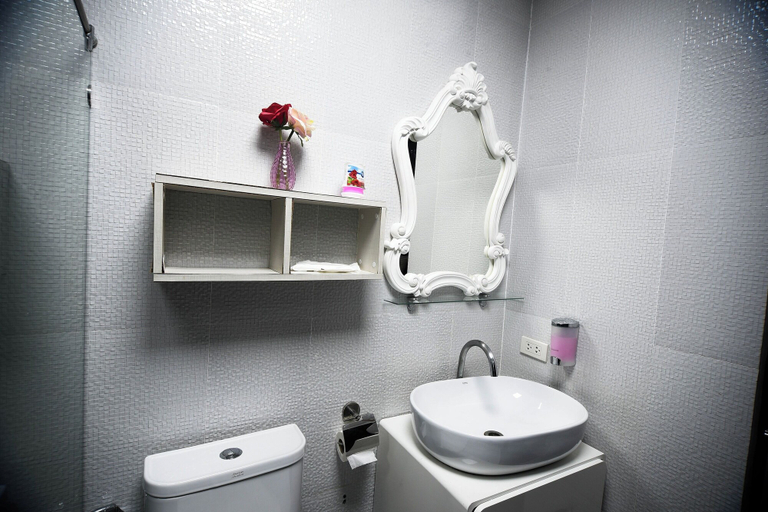 Bathroom 3, Golden Star Pattaya, Pattaya