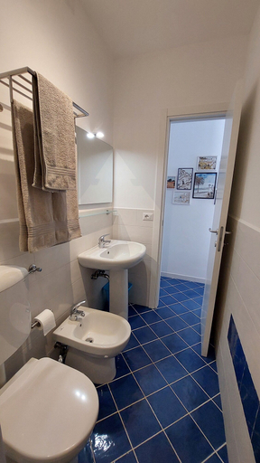 Bathroom 4, AB Apartment, Ragusa