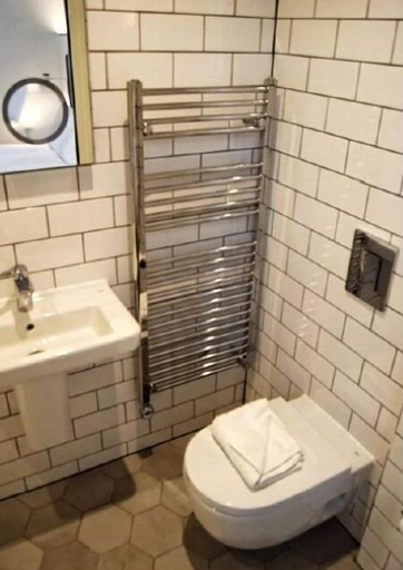 Bathroom 5, Garner Hotel London Victoria by IHG, London