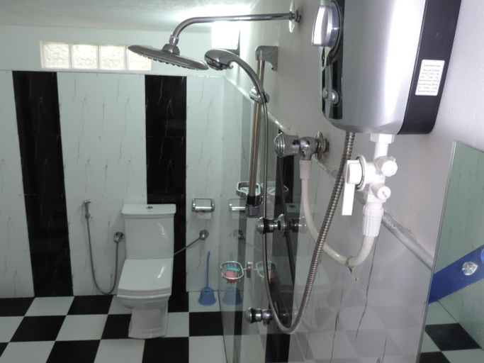 Bathroom 4, Sun Vivanta Resort, Weligama
