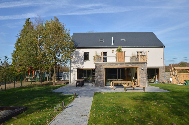 Exterior 5, Lush Holiday Home With Bubble Bath and Sauna, Namur
