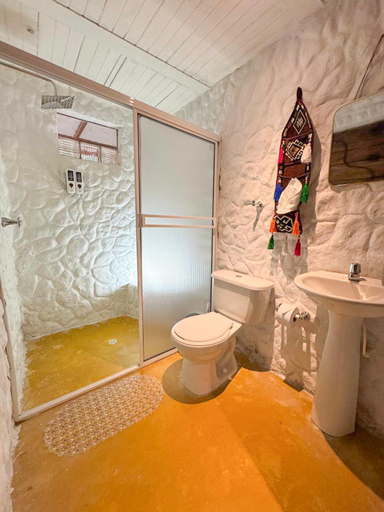 Bathroom 3, Riverside La Masia Ecohotel, Salento