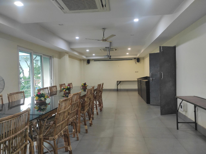 Food & Drinks, Mayur Garden, Kamrup Metropolitan