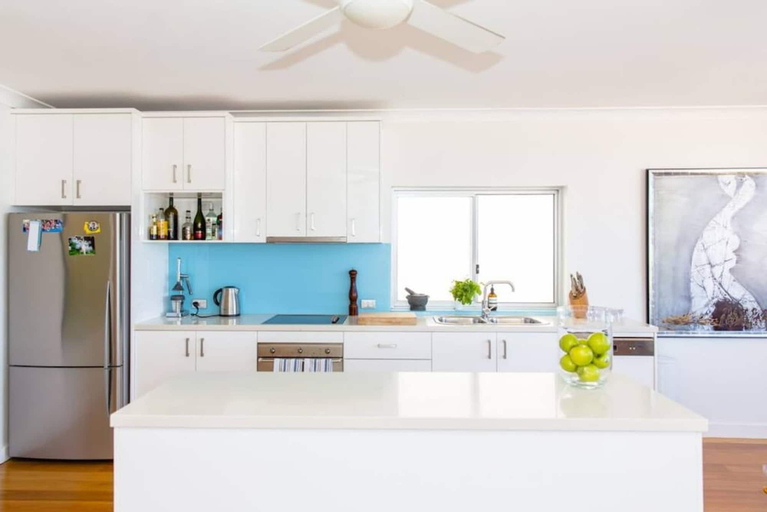 Room 3, Beachfront Luxury 3 Beds With Ocean View Balcony, Sydney