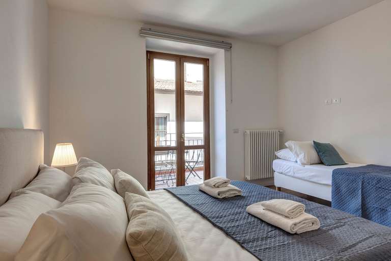 Bedroom 3, Oricellari Apartment by Mamo Florence, Florence