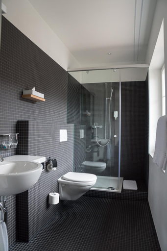 Bathroom 4, Hotel-Restaurant Lowen, Dielsdorf