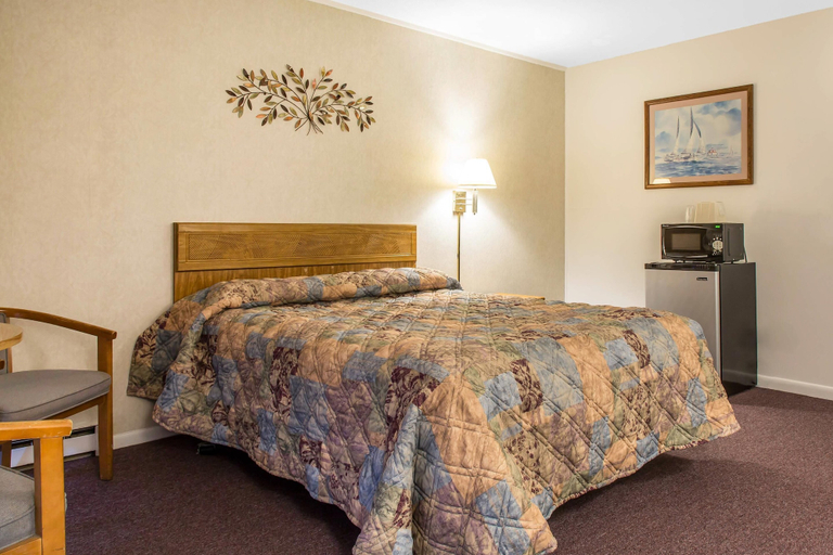 Bedroom 3, Rodeway Inn Waterford - New London, New London