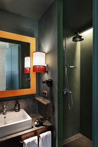 Bathroom 3, Hotel Banys Orientals, Barcelona