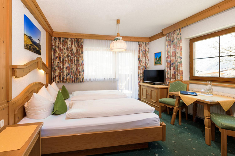 Bedroom 2, Gasthof Baren, Reutte