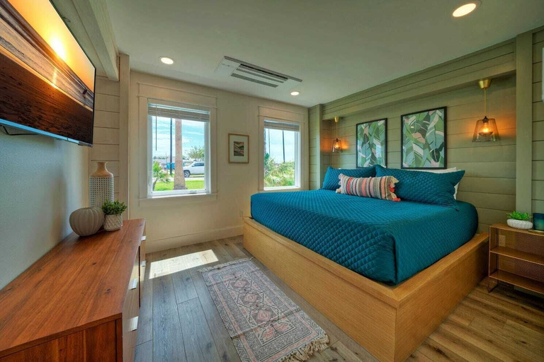 Bedroom 3, Private Pool, Walk to Beach, 6bdr, Main+guest House Third Sandbar by Avantstay, Nueces