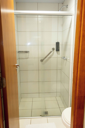 Bathroom 5, Ibis Styles Macaé, Macaé