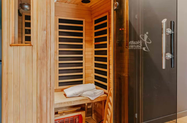 Room 2, The Break Pool Spa Sauna Beach, Melbourne