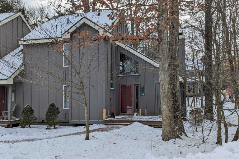 Exterior & Views 2, Frost Hollow by Avantstay Deck w/ Grill, Game Room Loft, Carbon