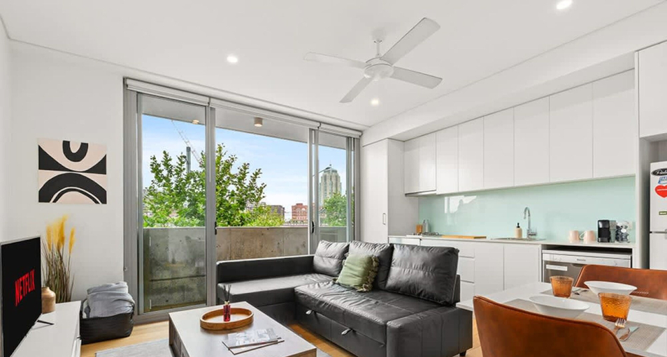 Room 5, Central Stylish 1 Bedroom With Balcony and Air-con, Sydney