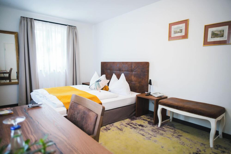 Others 4, Hotel Zirbelstube, Nürnberg