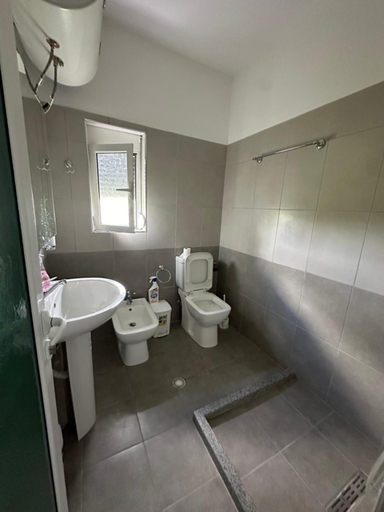 Others 5, Agron Apartament, Beratit