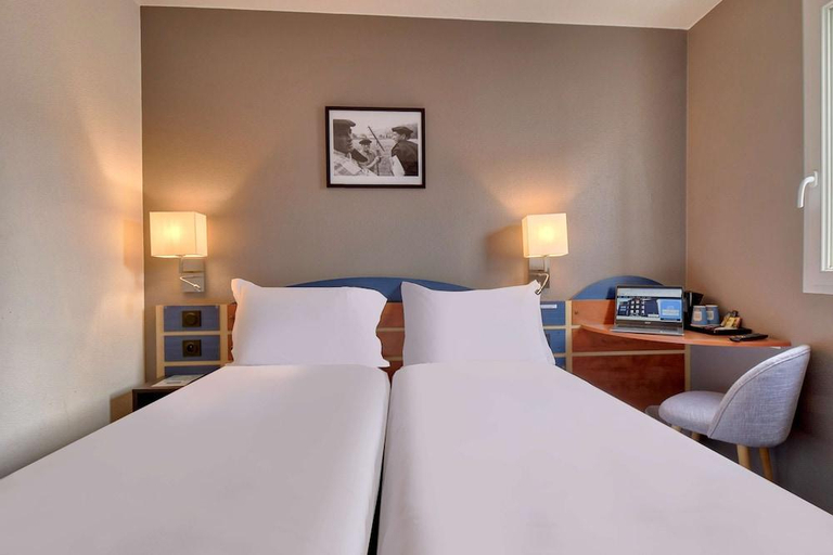 Bedroom 3, Kyriad Anglet - Biarritz, Pyrénées-Atlantiques