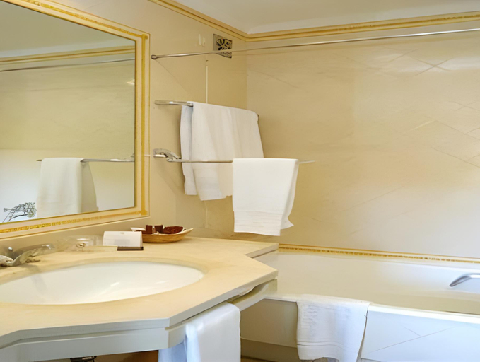 Bathroom, Lago Azul Eco Hotel, Ferreira do Zêzere