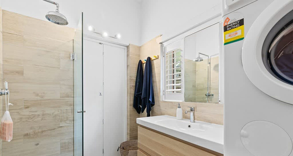 Bathroom, 2 Bedroom Tropical Beach Escape, Sydney