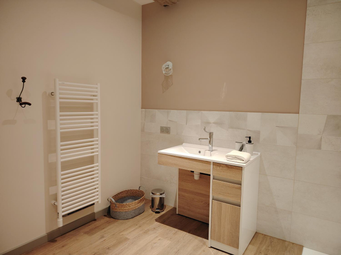 Bathroom 3, Gites et Chambre d'Hotes Le Vieux Chene, Ain