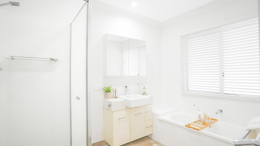 Bathroom 3, Palm Cove Studio Apartments, Cairns