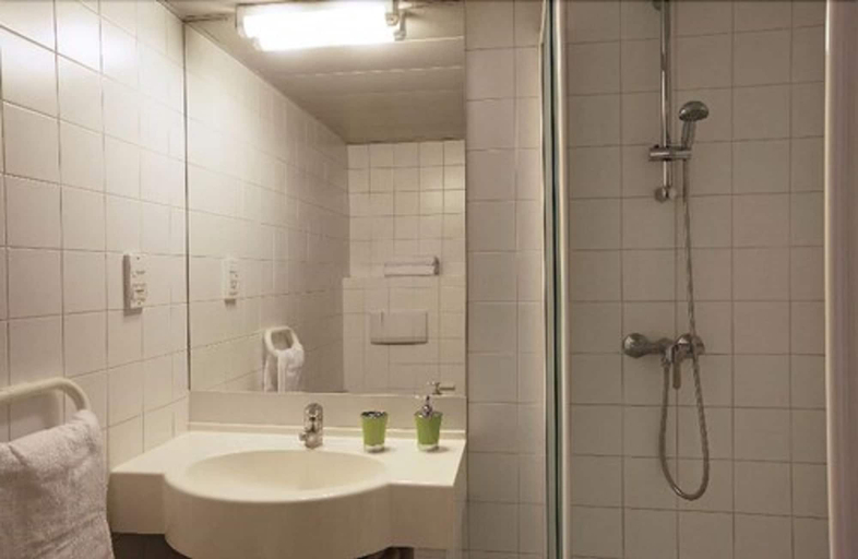 Bathroom 4, Belambra Clubs & Hôtels - Hôtel Le Magendie, Paris
