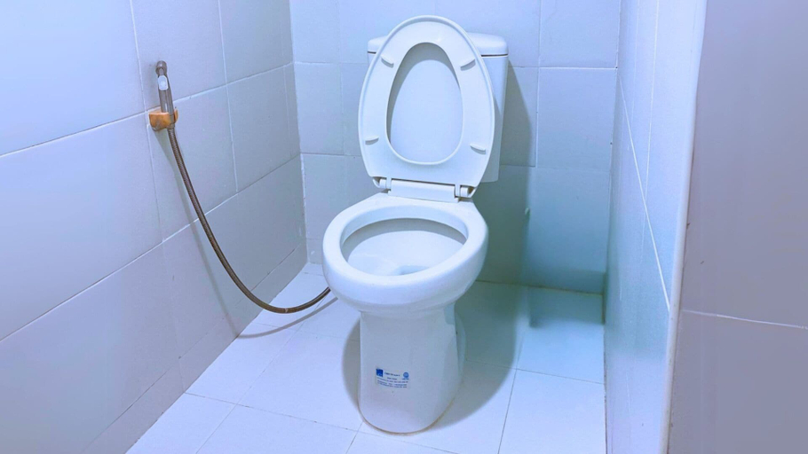 Bathroom 5, Whiterock Beach Hotel + Waterpark, Subic