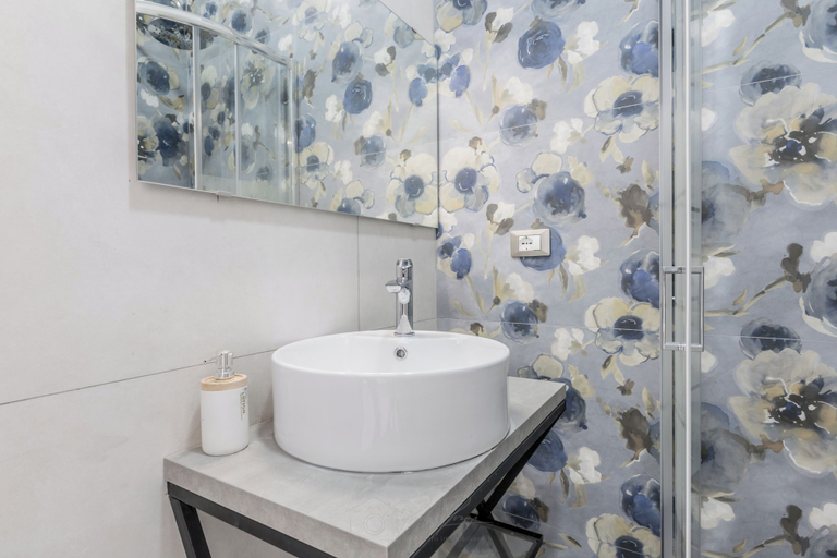 Others 5, gordiani guesthouse, Rome