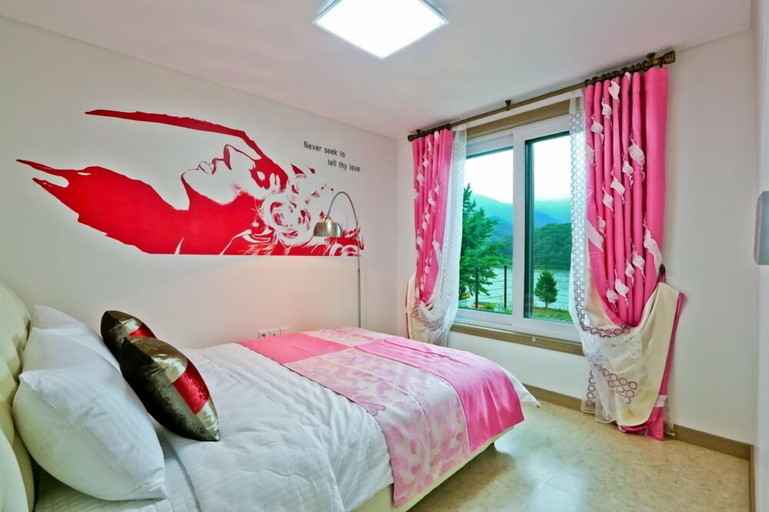 Bedroom 27