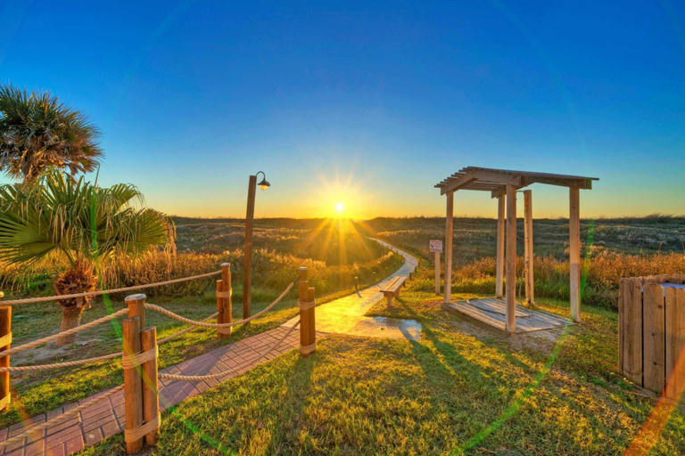 Others 5, Studio w/ Balcony, Pools & Direct Beach Access Seaside Blessing by Avantstay, Nueces