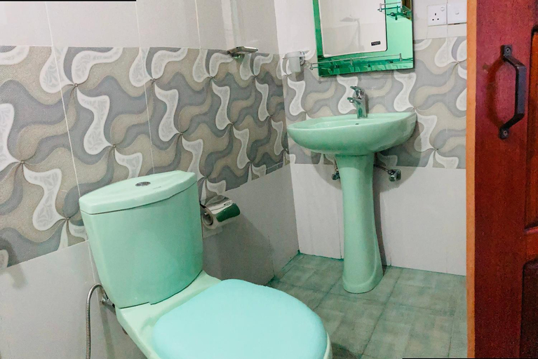 Bathroom 3, Ella Curve, Ella