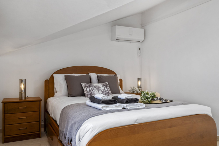Room 4, Golden Coast B by Homie, Calheta