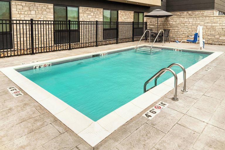 Sport & Beauty, Fairfield Inn & Suites by Marriott® Norwalk Des Moines, Warren