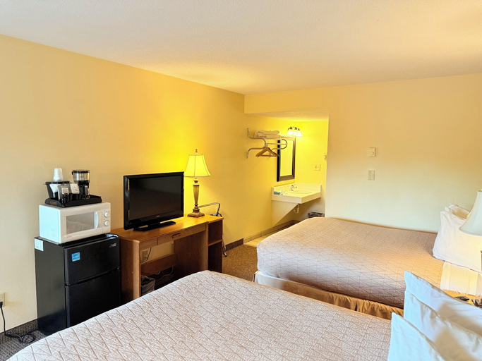 Bedroom 2, Timbers INN and Suites, Jackson