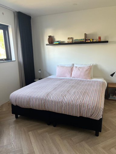Others 5, B&B de grote Zeearend, Sluis