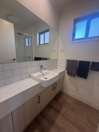 Bathroom 3, Broken Hill Tourist Park, Broken Hill