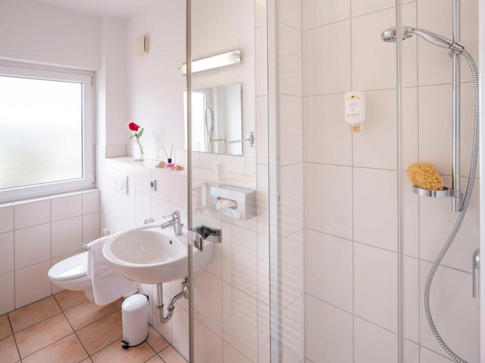Bathroom 5, Hotel Berkheimer Hof, Esslingen